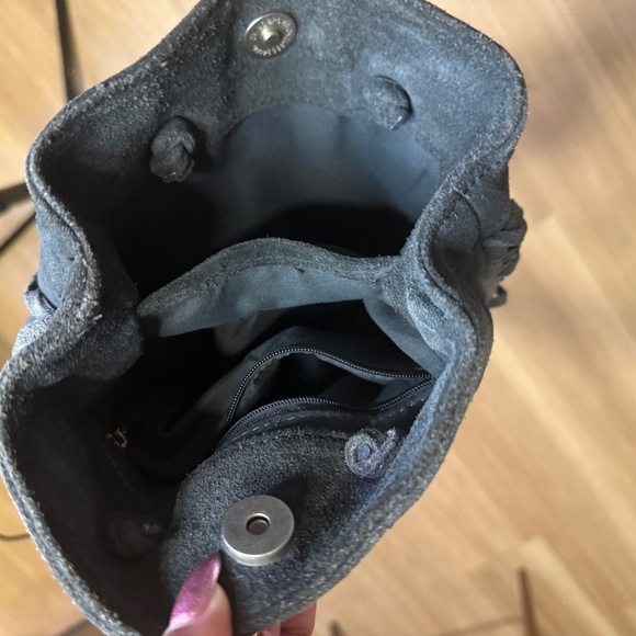 Fringed Suede Drawstring Shoulder Bag – Black - Picture 7 of 7